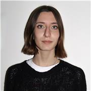 Sono madrelingua francese con certificazione e parlo inglese fluentemente, sono appassionata di storia e filosofia